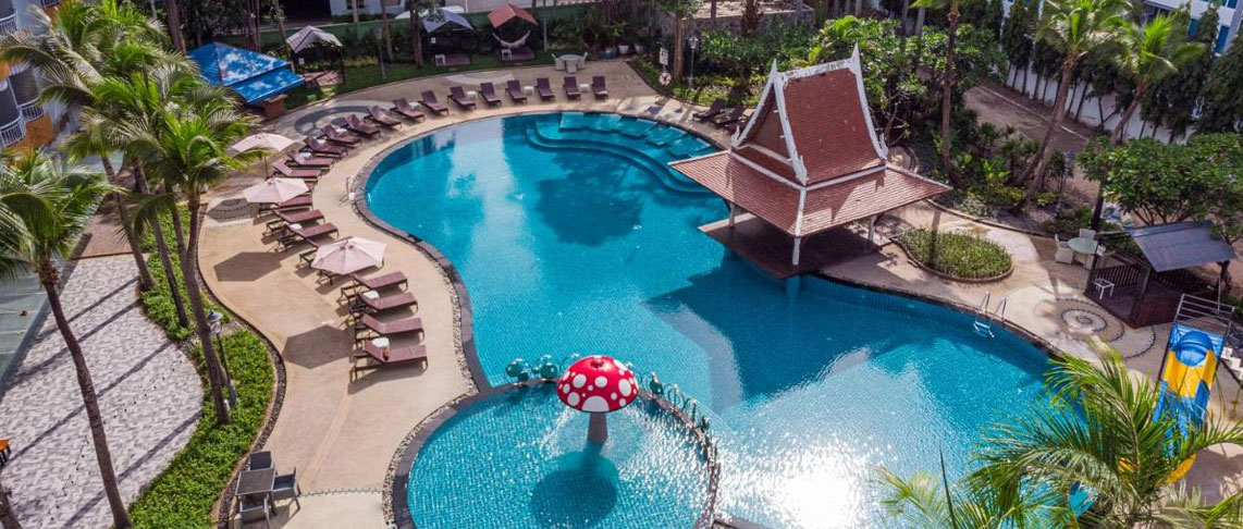 Heeton Concept Hotel Pattaya outdoor pool deck
